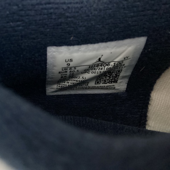 Jordan Stadium 90 Sneaker (Women), size 9M - Picture 4 of 10